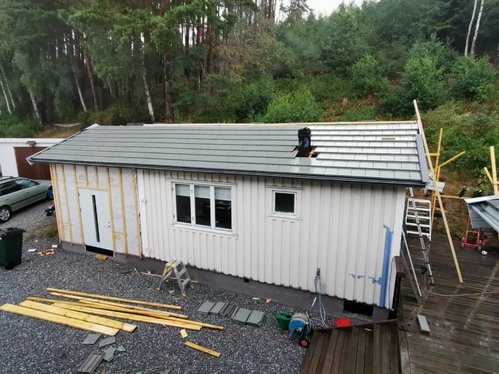 Takrenovering pågående